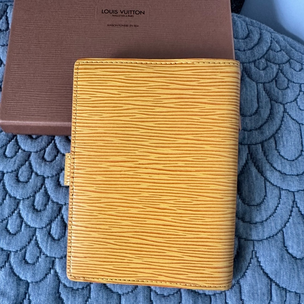 GUC💛Louis Vuitton Agenda Epi Leather Yellow Planner/Wallet - Picture 4 of 11